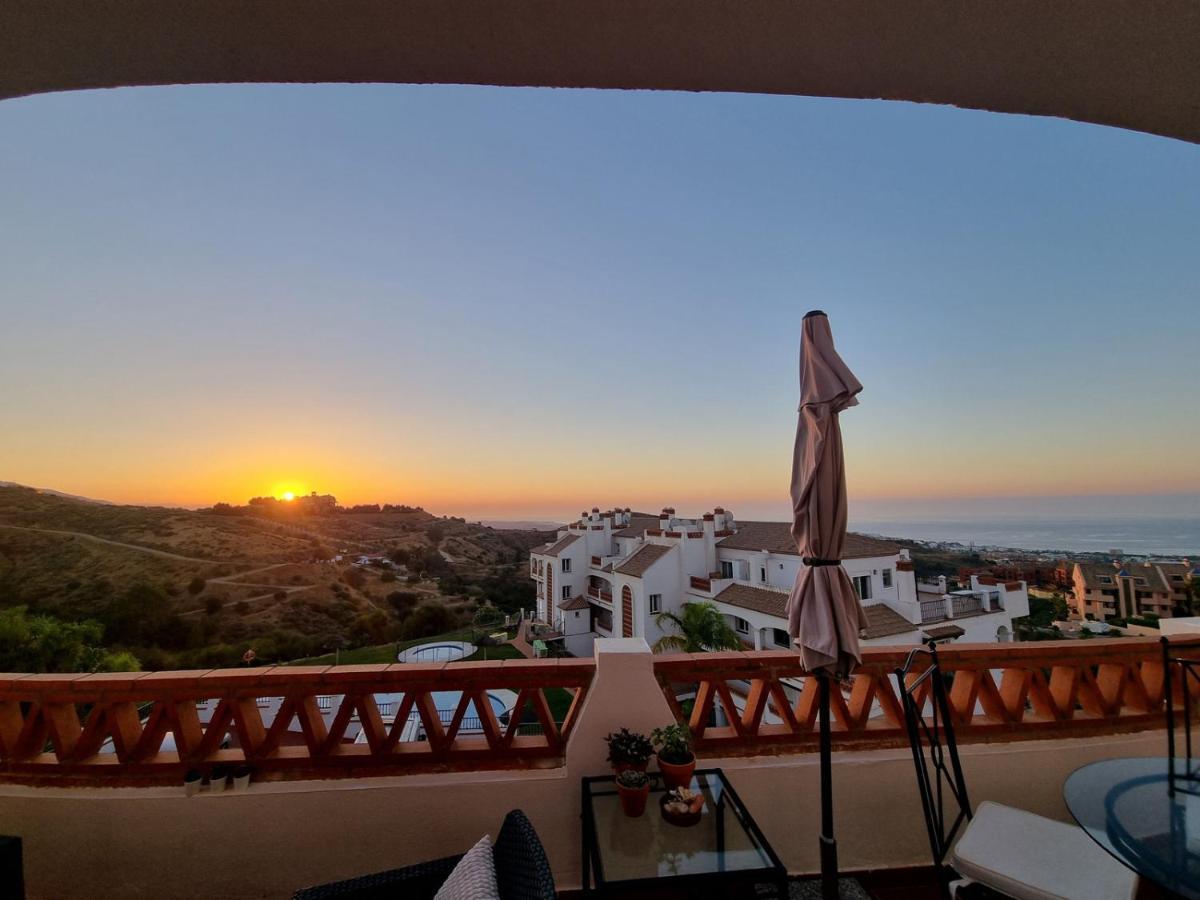 Elegant Apartment With Fantastic Views At The Top Of Calahonda Sitio de Calahonda Ngoại thất bức ảnh