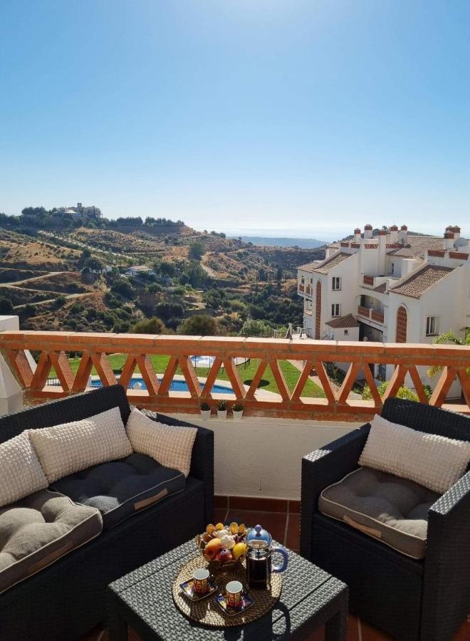 Elegant Apartment With Fantastic Views At The Top Of Calahonda Sitio de Calahonda Ngoại thất bức ảnh