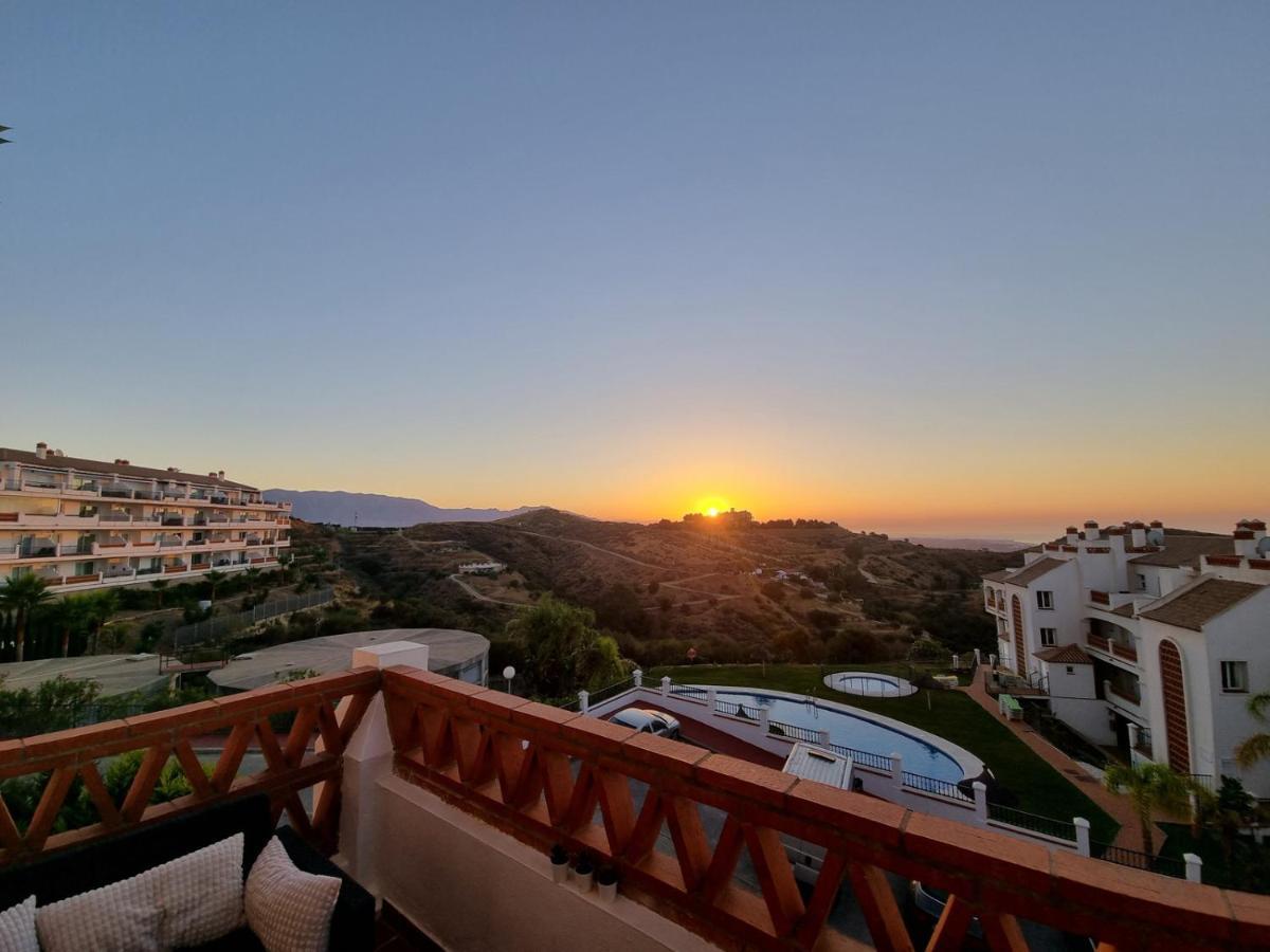 Elegant Apartment With Fantastic Views At The Top Of Calahonda Sitio de Calahonda Ngoại thất bức ảnh